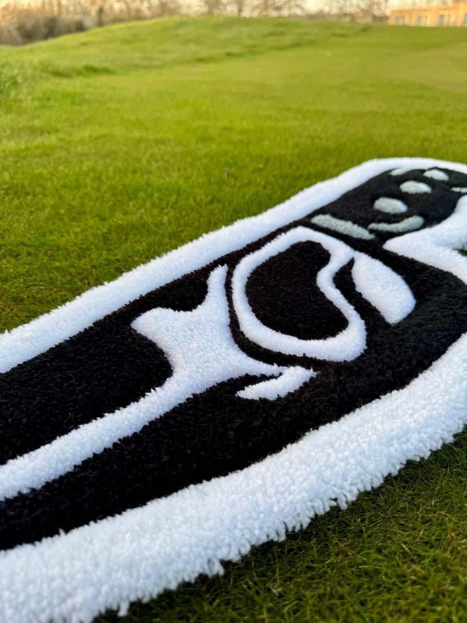 Knife-shaped rug, scream rug, handmade rug, horror rug, custom tufted rug, unique home decor