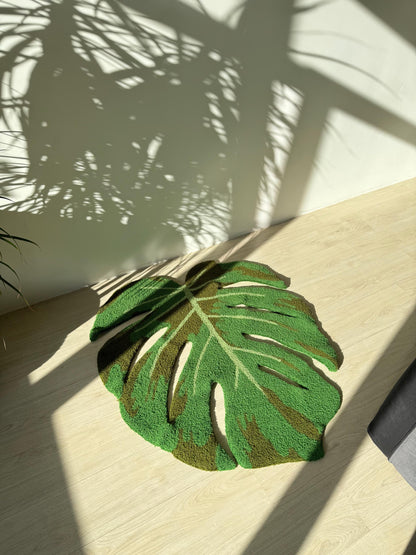 Handmade Monstera Leaf Tufted Rug: Tropical Plant Decor