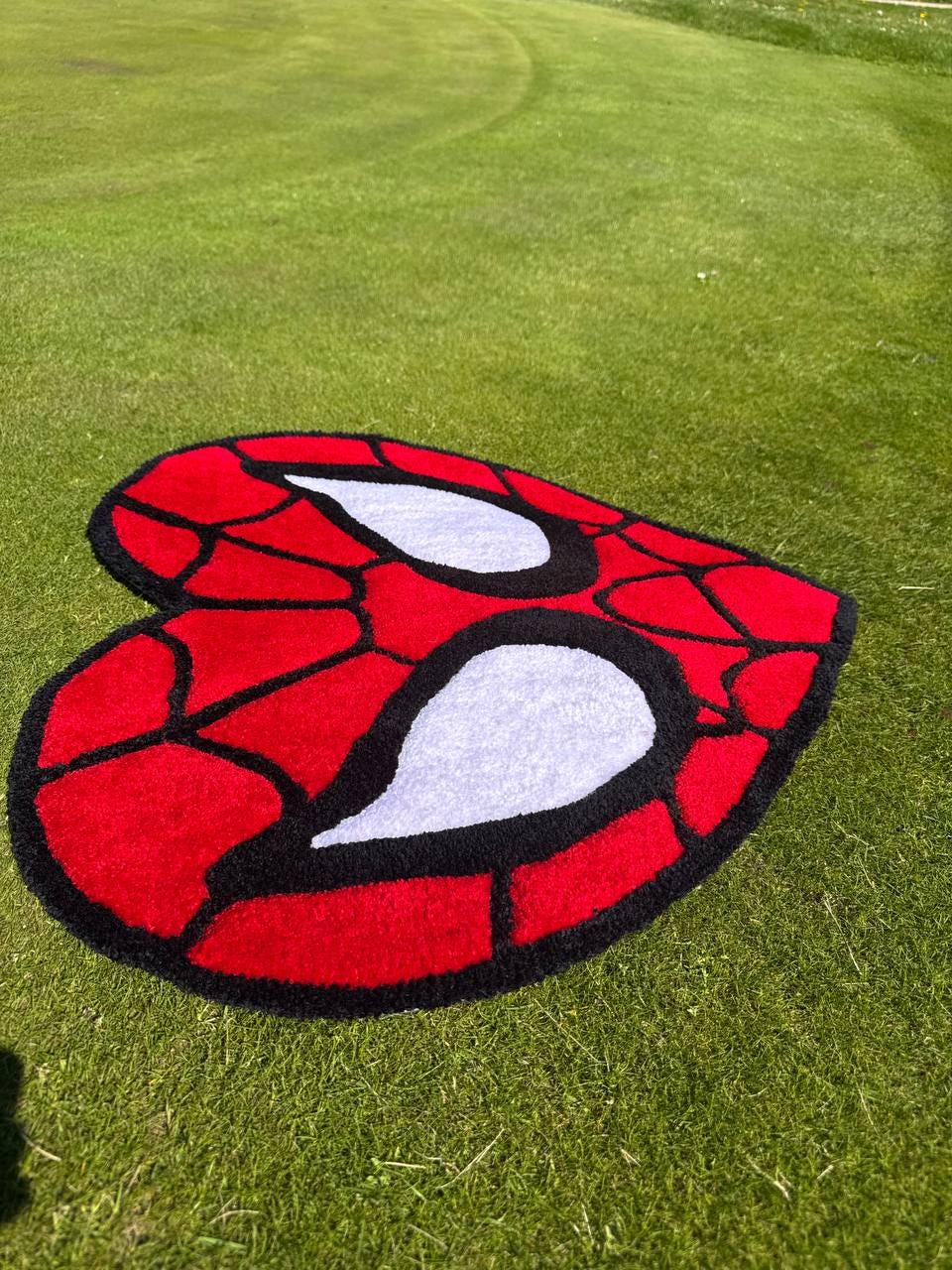 Handmade Heart Spider Rug: Tufted Acrylic Yarn, Superhero Decor