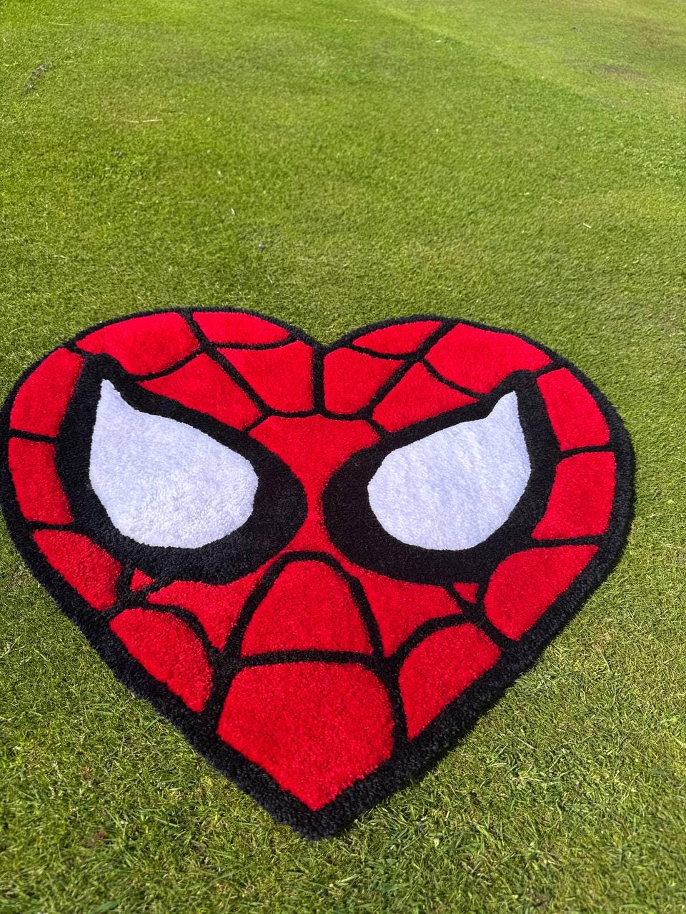 Handmade Heart Spider Rug: Tufted Acrylic Yarn, Superhero Decor