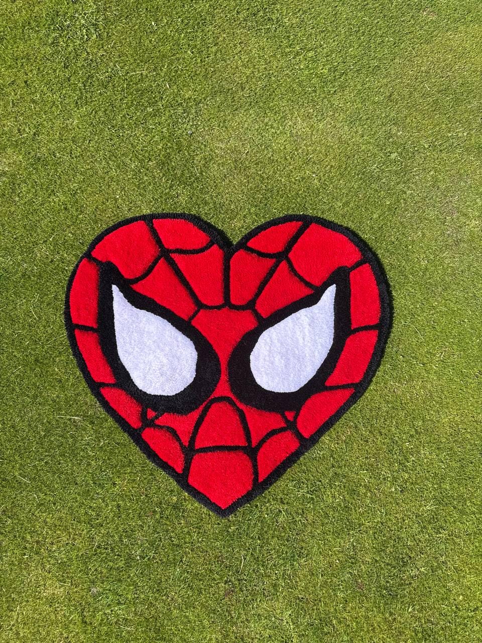 Handmade Heart Spider Rug: Tufted Acrylic Yarn, Superhero Decor
