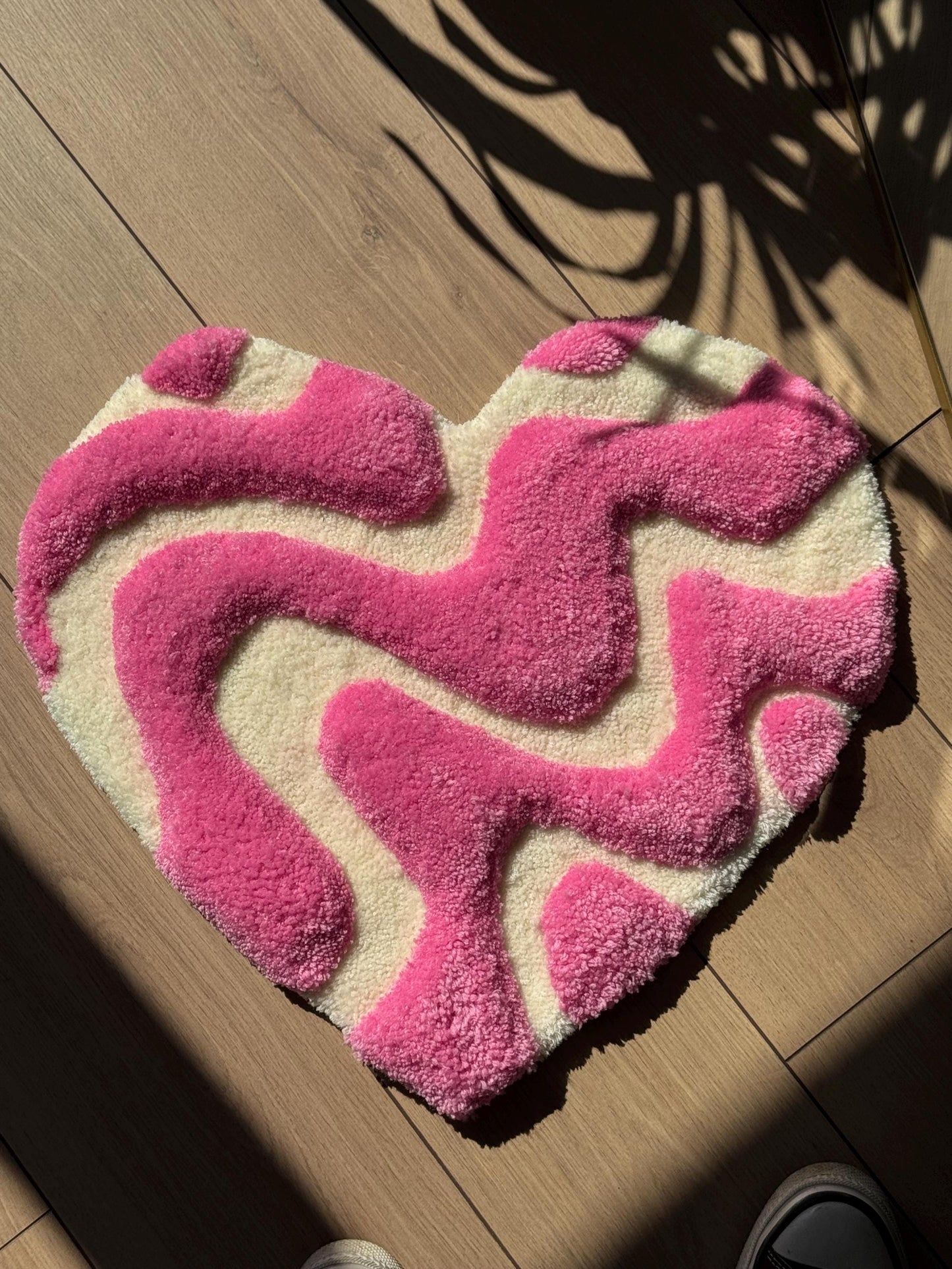 3D Heart Shaped Rug – Pink Tufted Fluffy Carpet – Handmade Valentine Decor – Cute Bedroom Mat – 50x50cm Soft Love Shaped Rug
