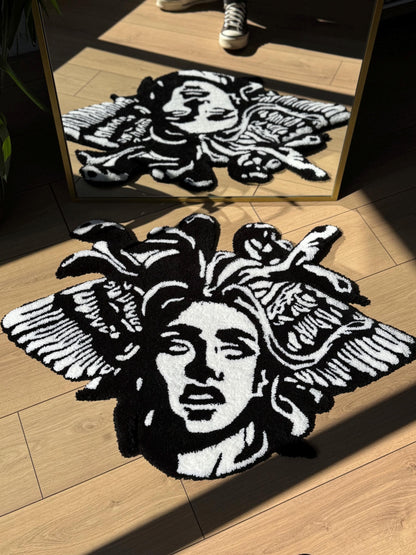 Medusa Tufted Rug – Handmade Fluffy Greek Mythology Carpet – Bold Statement Floor Art – 3D Textile Wall Decor