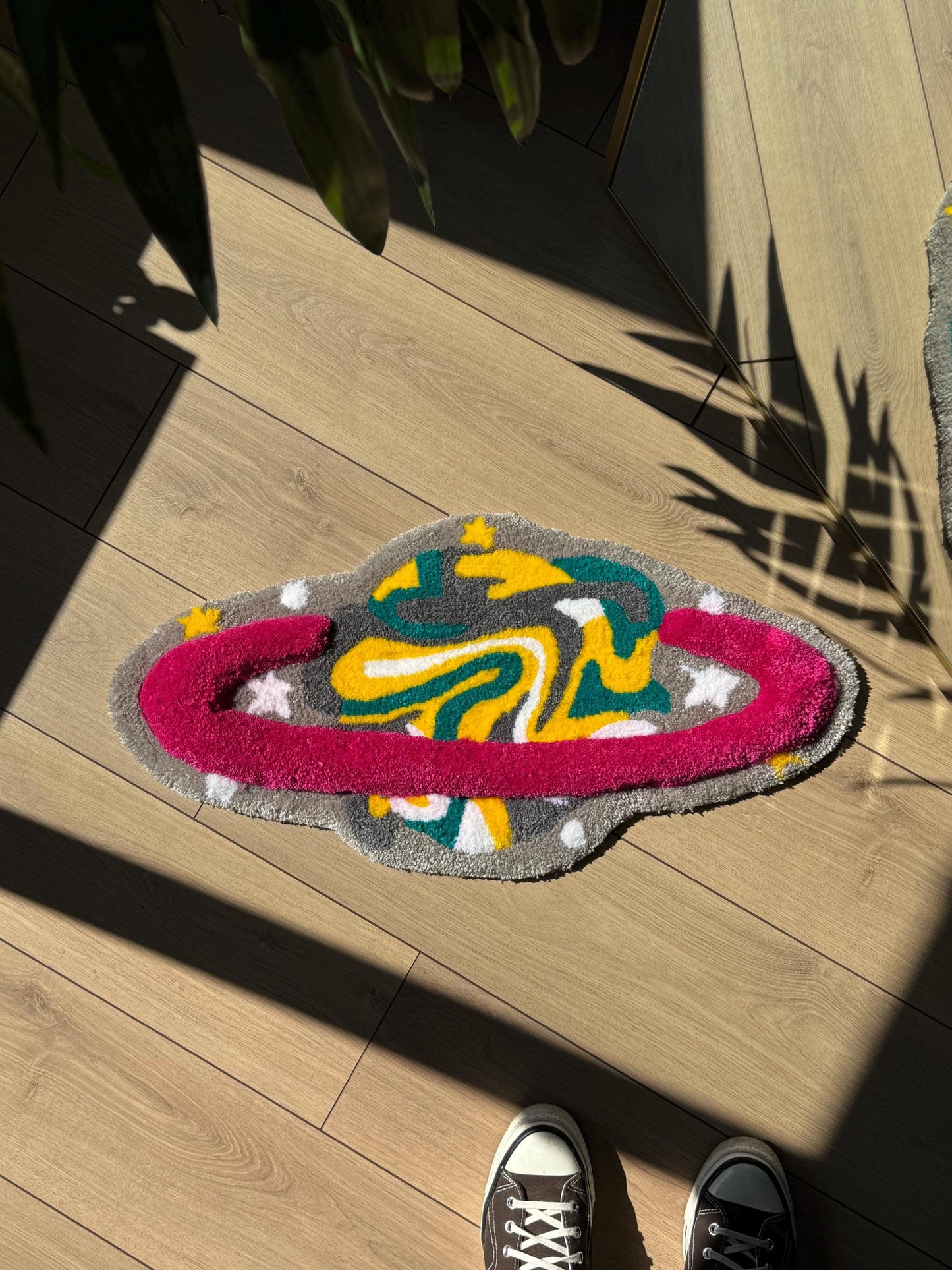 Saturn Tufted Rug – 3D Fluffy Handmade Planet Carpet – Space Inspired Wall or Floor Art – Cosmic Decor