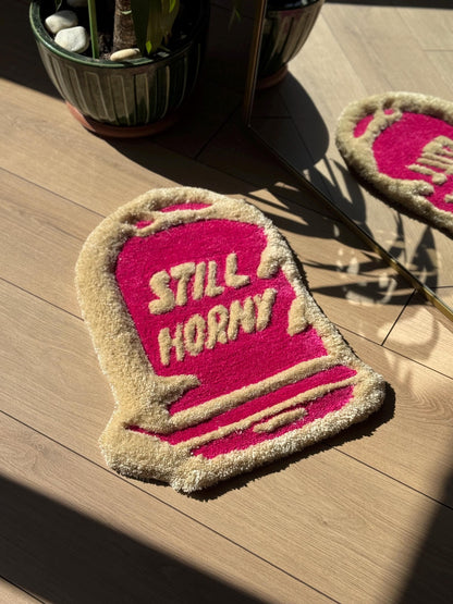 Still H0rny Tufted Rug – Funny Headstone Shaped Handmade Carpet – 3D Fluffy Graveyard Decor – Bold Statement Mat