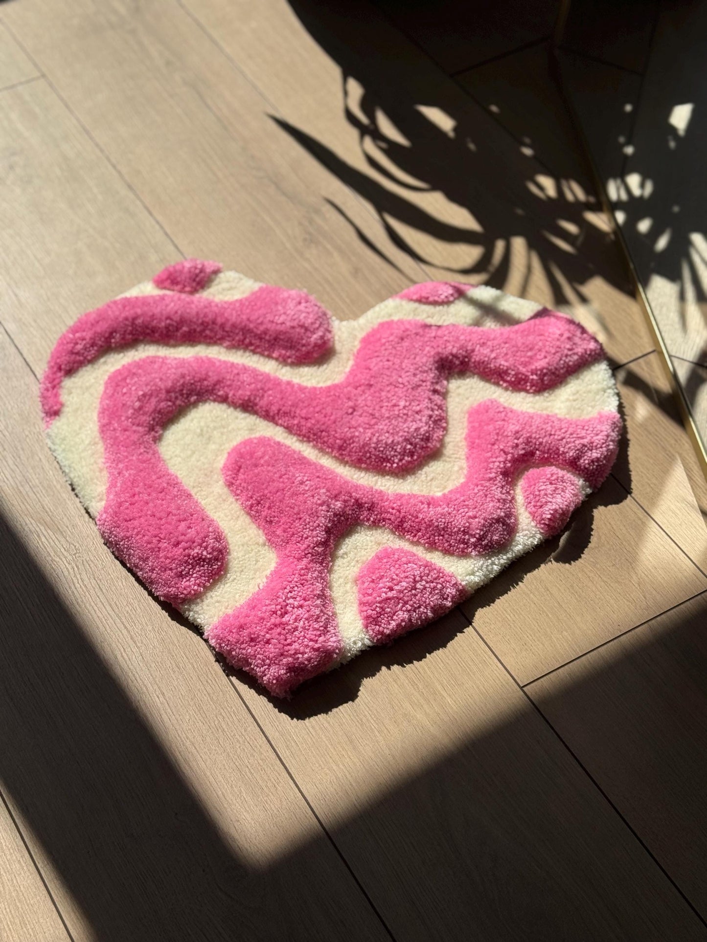 3D Heart Shaped Rug – Pink Tufted Fluffy Carpet – Handmade Valentine Decor – Cute Bedroom Mat – 50x50cm Soft Love Shaped Rug