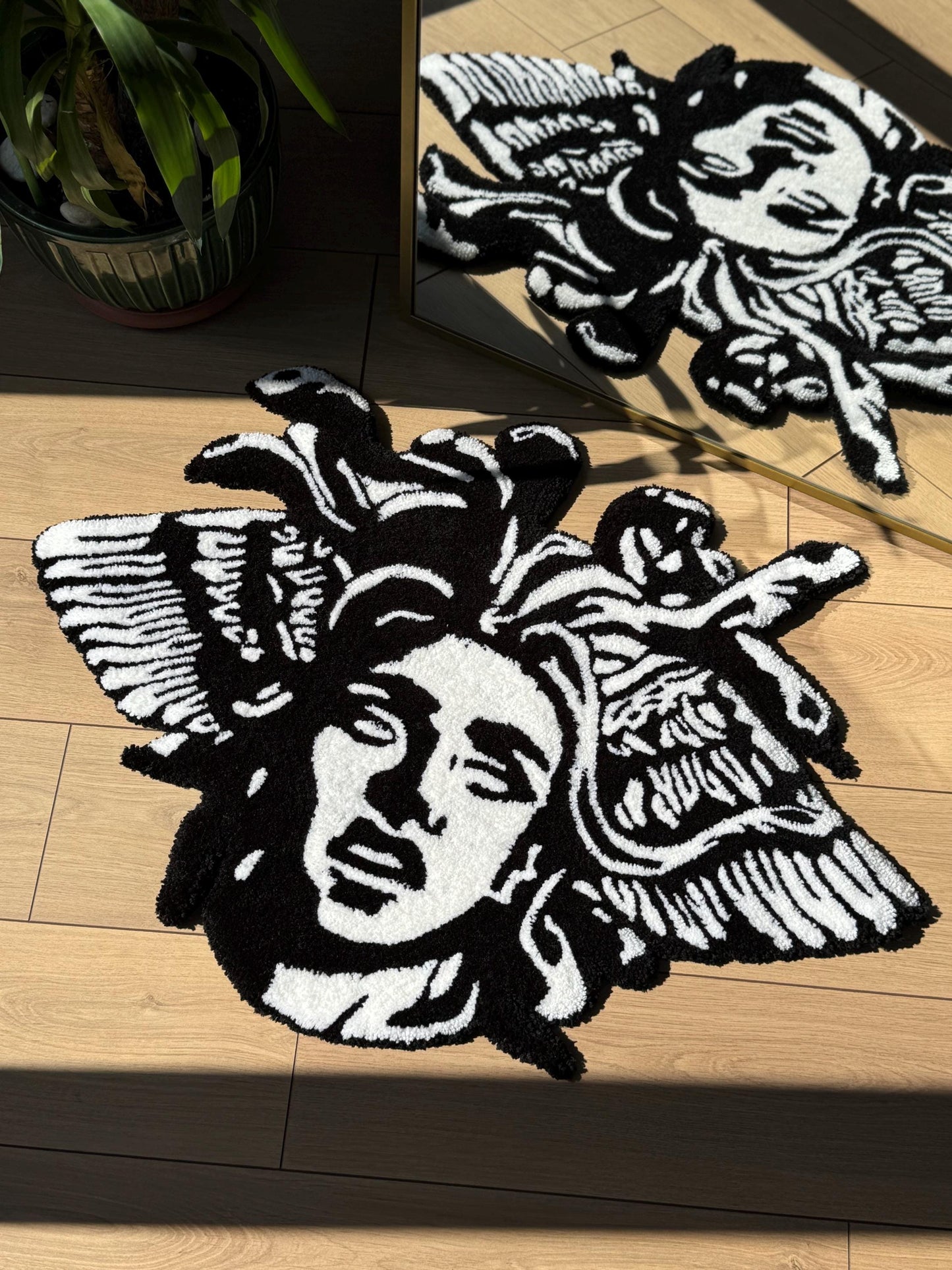Medusa Tufted Rug – Handmade Fluffy Greek Mythology Carpet – Bold Statement Floor Art – 3D Textile Wall Decor