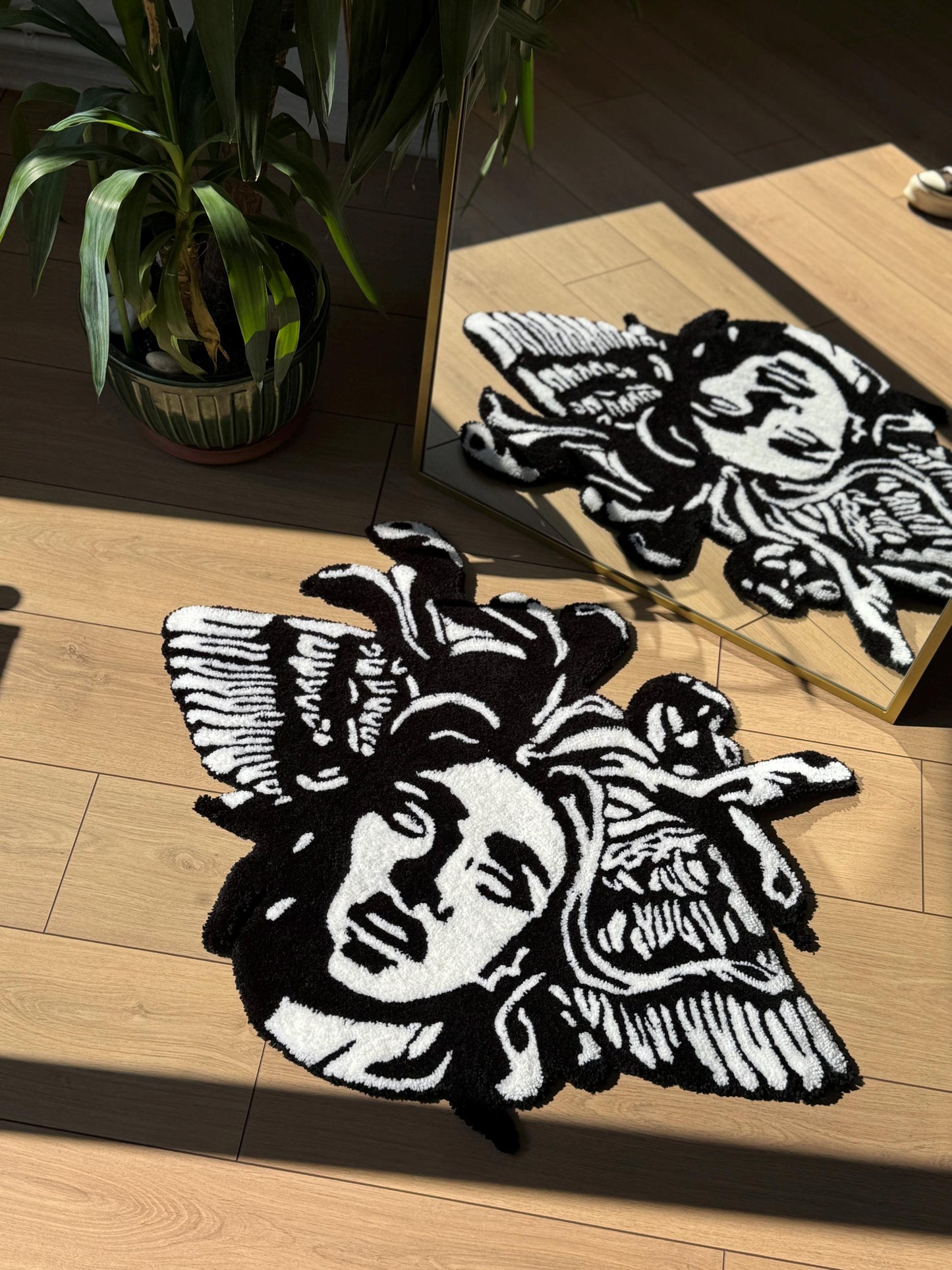 Medusa Tufted Rug – Handmade Fluffy Greek Mythology Carpet – Bold Statement Floor Art – 3D Textile Wall Decor