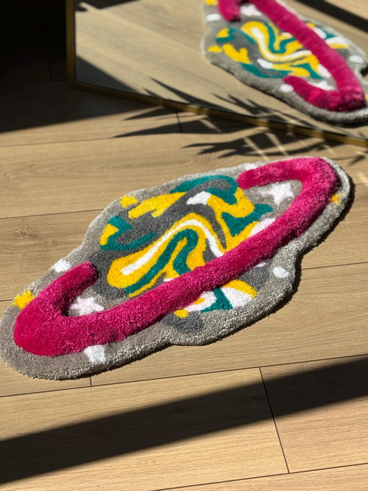 Saturn Tufted Rug – 3D Fluffy Handmade Planet Carpet – Space Inspired Wall or Floor Art – Cosmic Decor