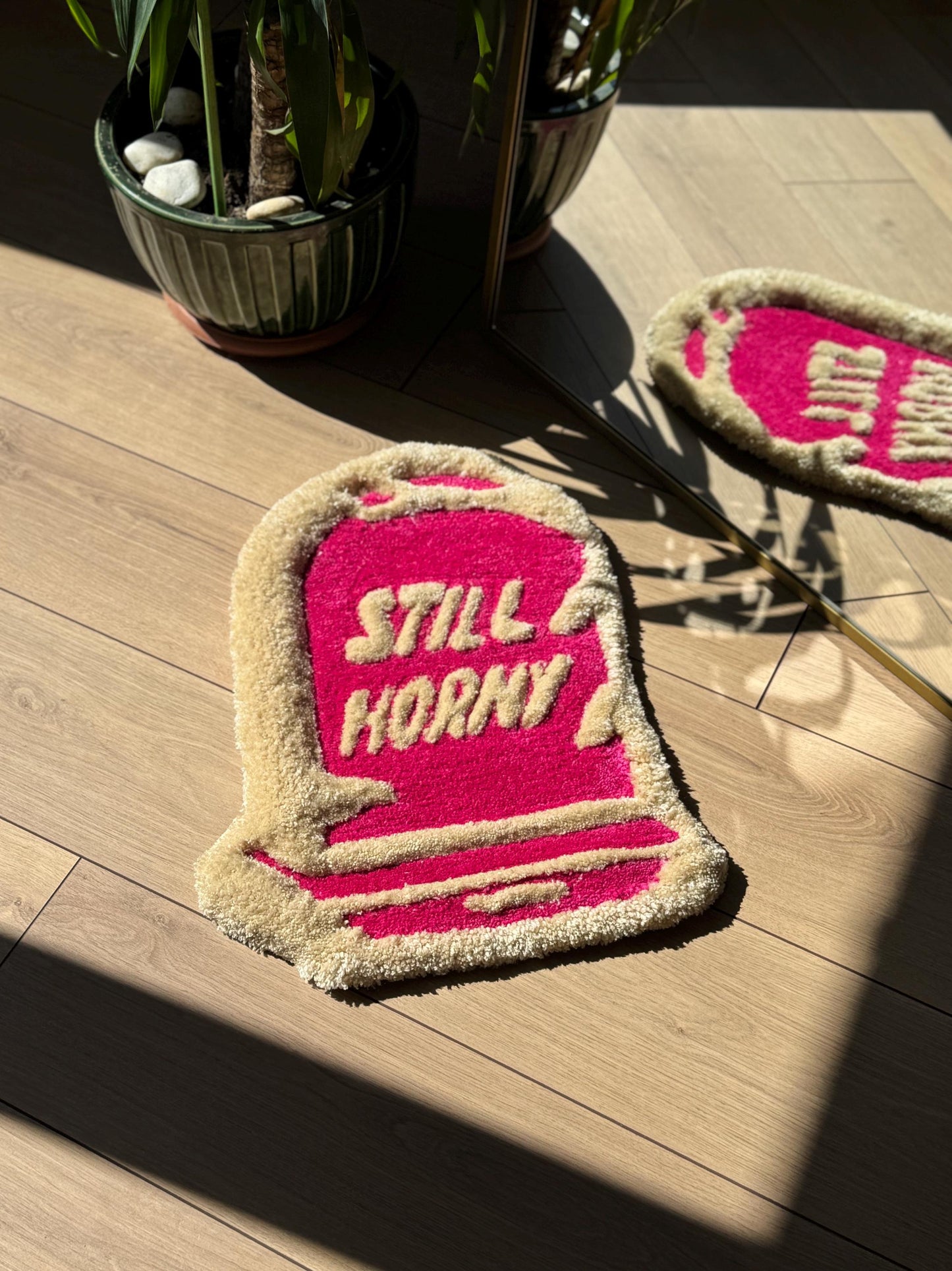 Still H0rny Tufted Rug – Funny Headstone Shaped Handmade Carpet – 3D Fluffy Graveyard Decor – Bold Statement Mat