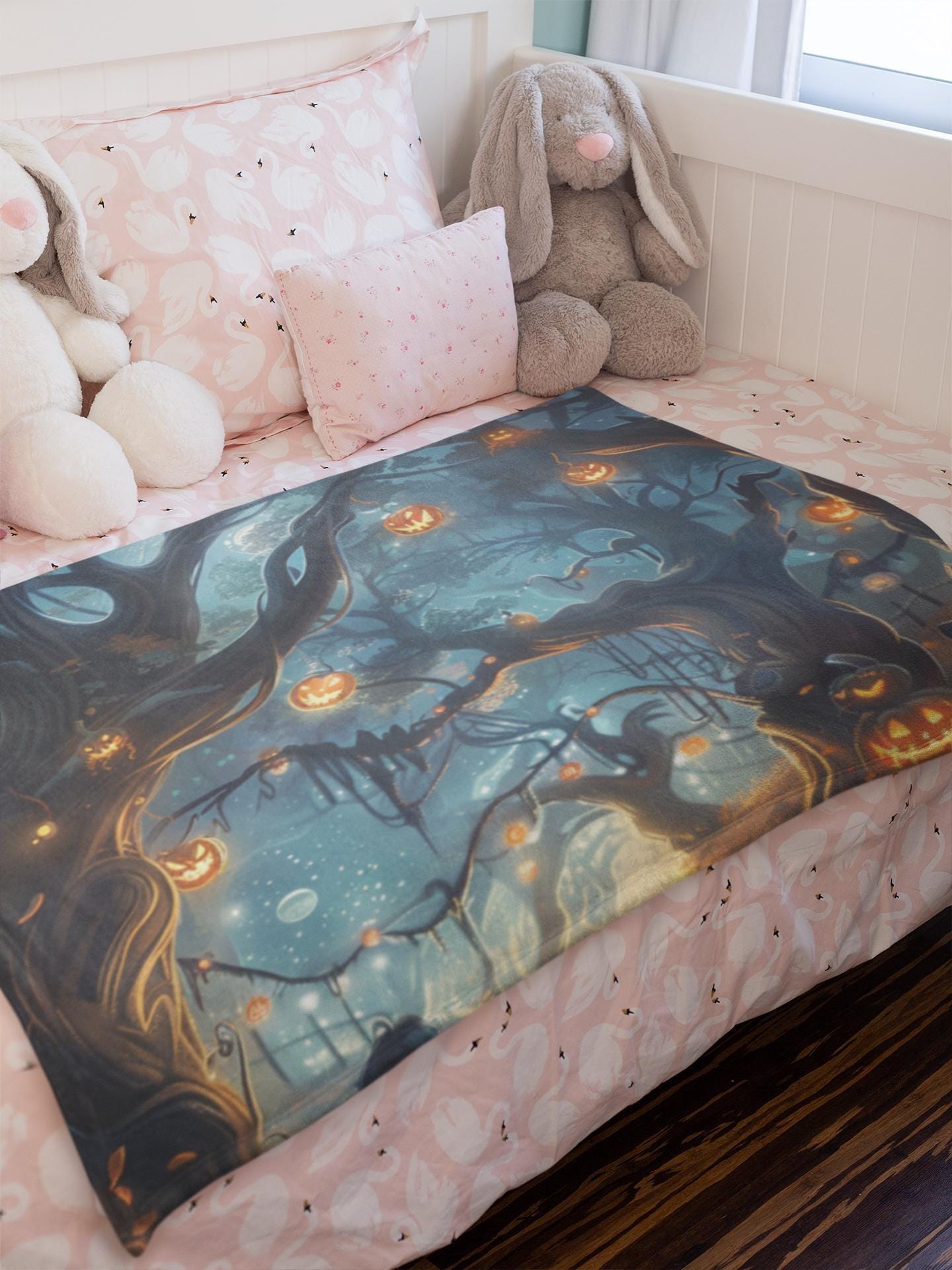 Halloween Blanket Throw Blanket, Halloween Decor, Unique Design, Spooky Season Decor with Glowing Jack-o'-Lanterns