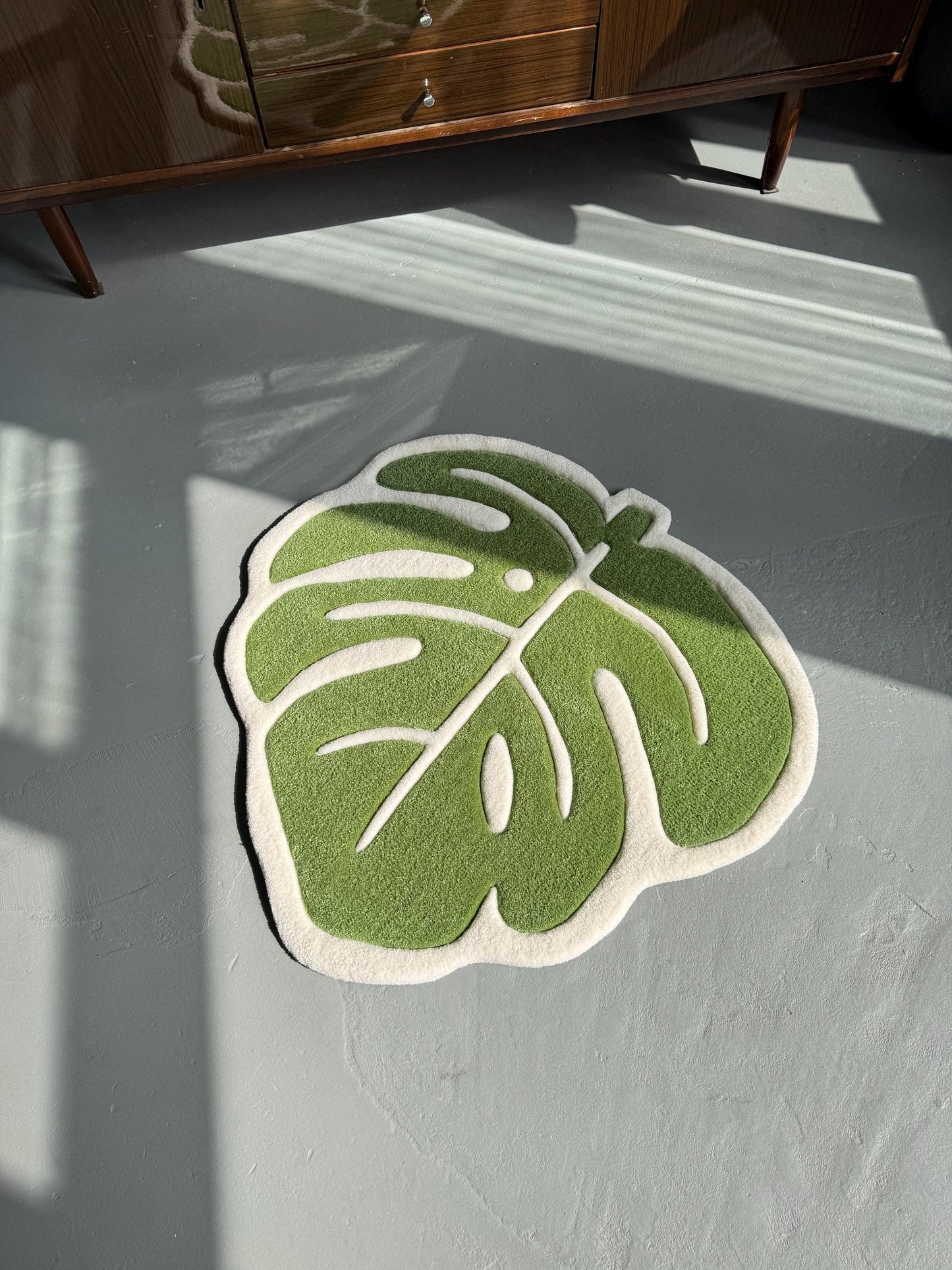 Handcrafted Monstera Leaf Rug: Green Plant Lover Gift (22”)