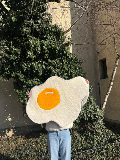 Stylish "Egg" rug made using the tufting method