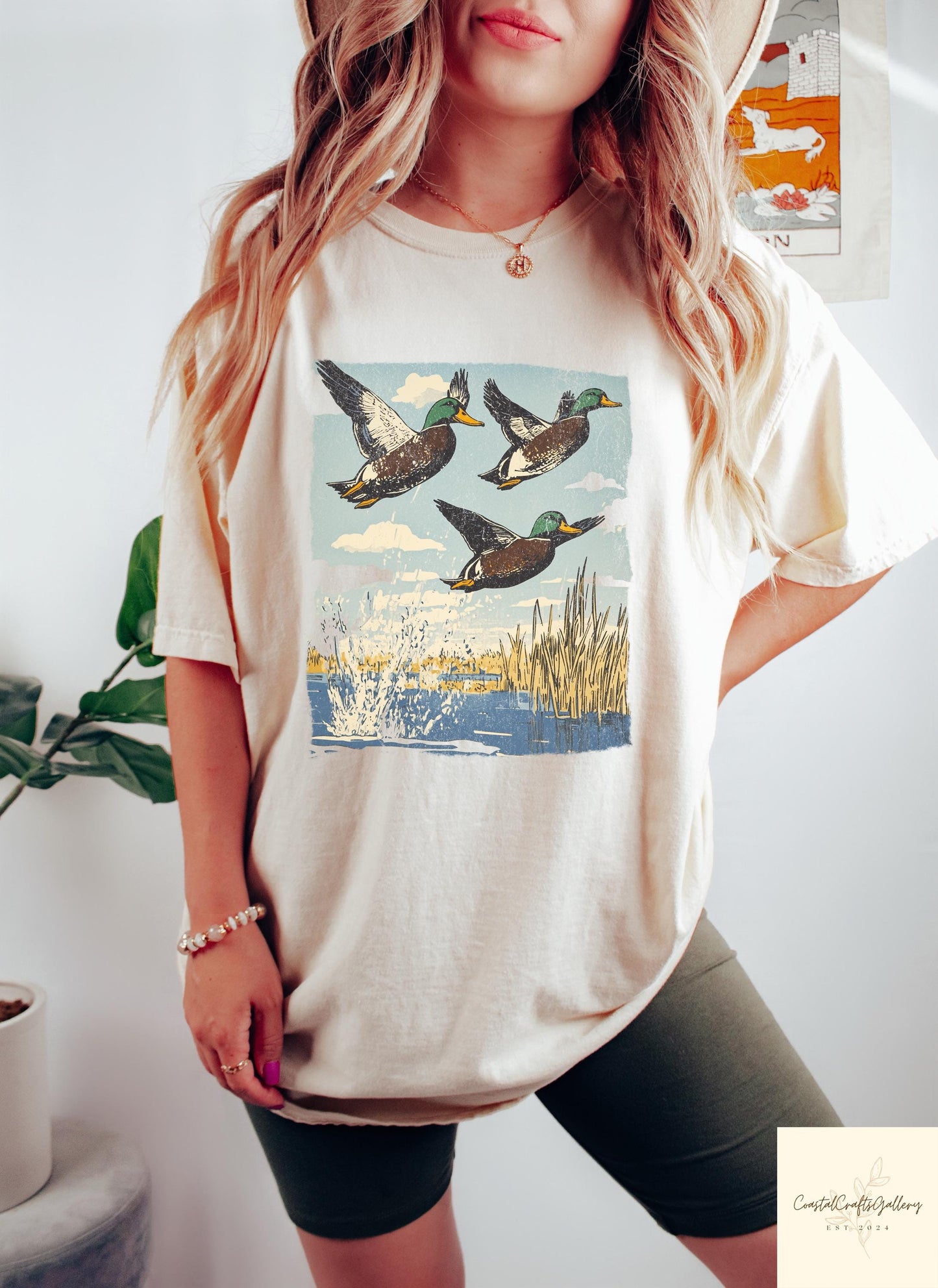 Wildlife Duck Tee, Retro Naturecore Animal Graphic Shirt, Comfort Bird Lover T-Shirt, Outdoors Aesthetic Streetwear