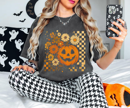 Floral Pumpkin Halloween Shirt, Checkered Halloween T-Shirt, Vintage Pumpkin Sweatshirt, Fall Flower Halloween Tee, Pumpkin Season Shirt
