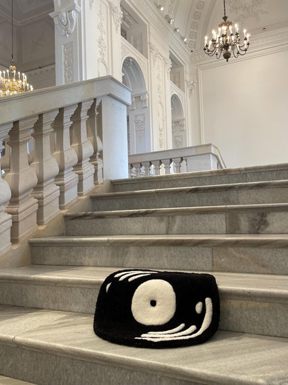 An aesthetic "vinyl record" rug made using the tufting method