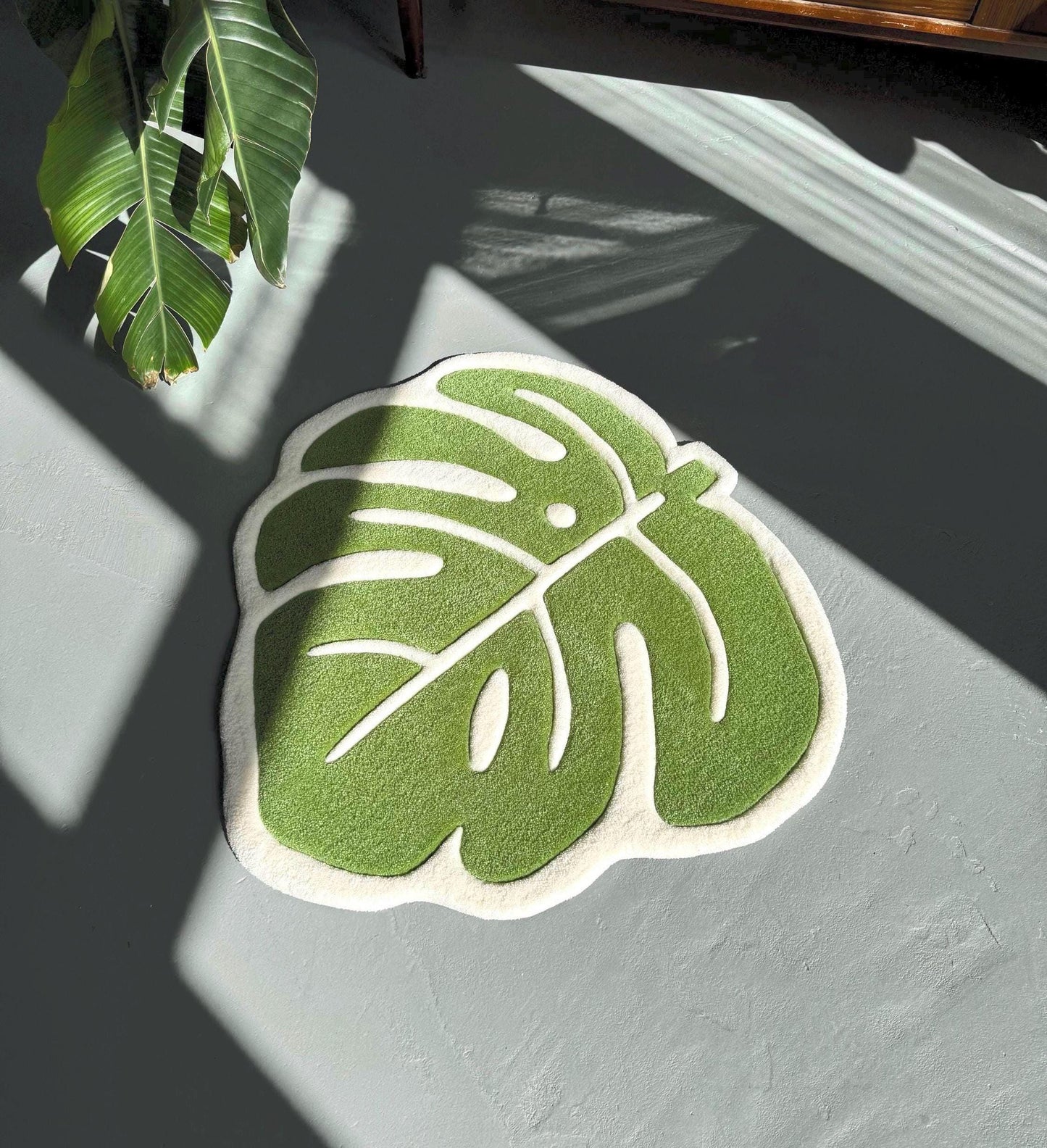 Handcrafted Monstera Leaf Rug: Green Plant Lover Gift (22”)