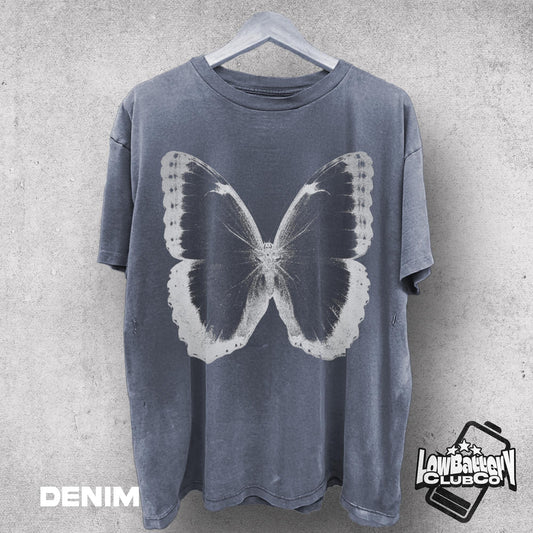 Retro Butterfly Graphic Tee, Vintage Nature Shirt, OldSchool Style Nature T-Shirt, Nostalgic 90s Aesthetic