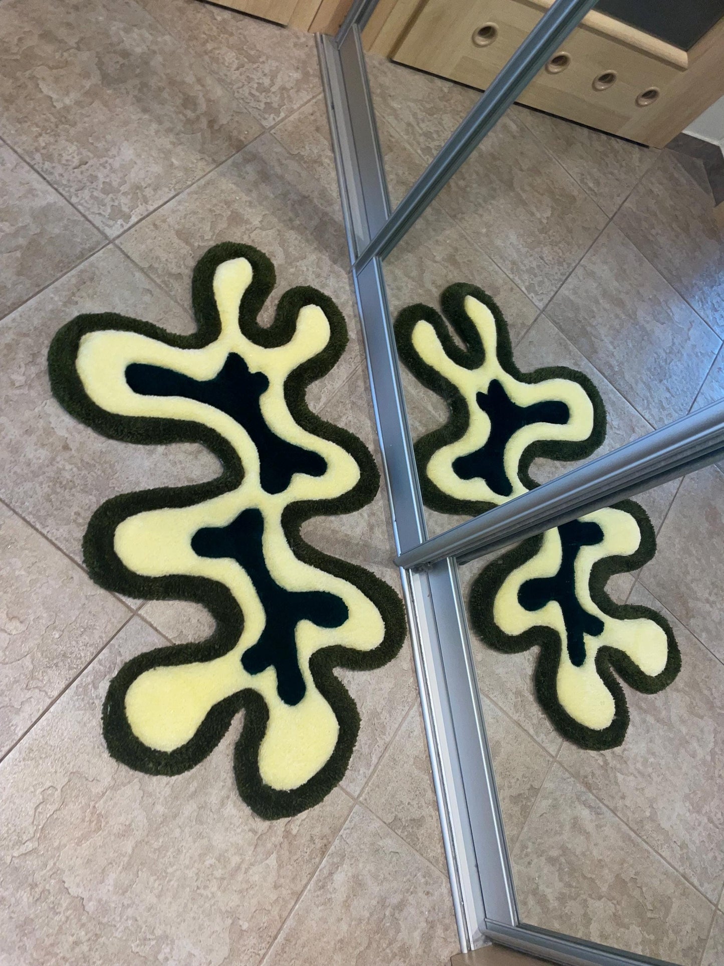 Abstract rug - fits any interior.