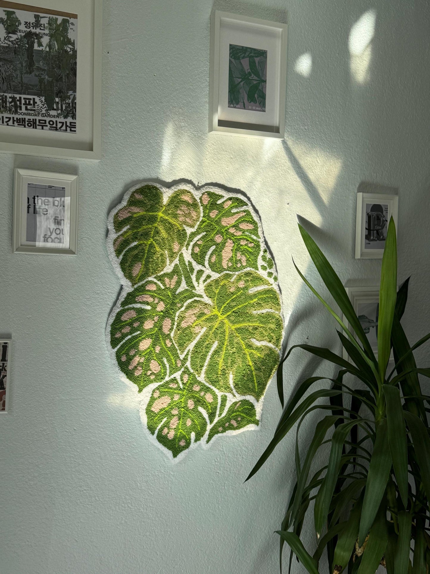 Handmade Tufted Rug Monstera Leaf Design Green Tropical Plant Shaped Carpet Nature Inspired Boho Home Decor 80x55cm