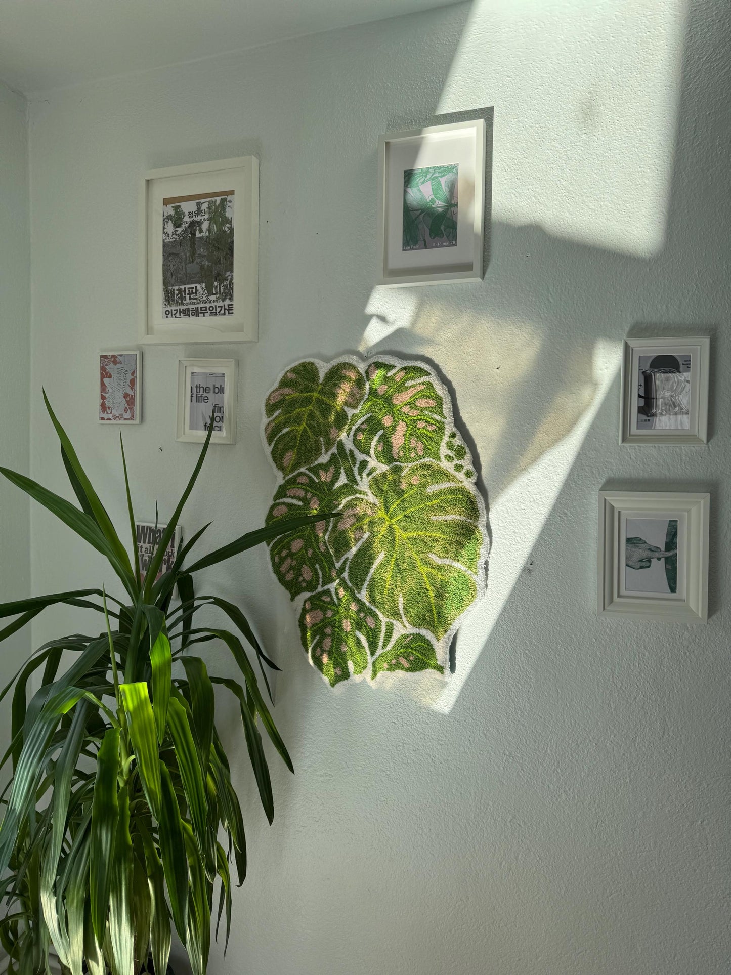 Handmade Tufted Rug Monstera Leaf Design Green Tropical Plant Shaped Carpet Nature Inspired Boho Home Decor 80x55cm