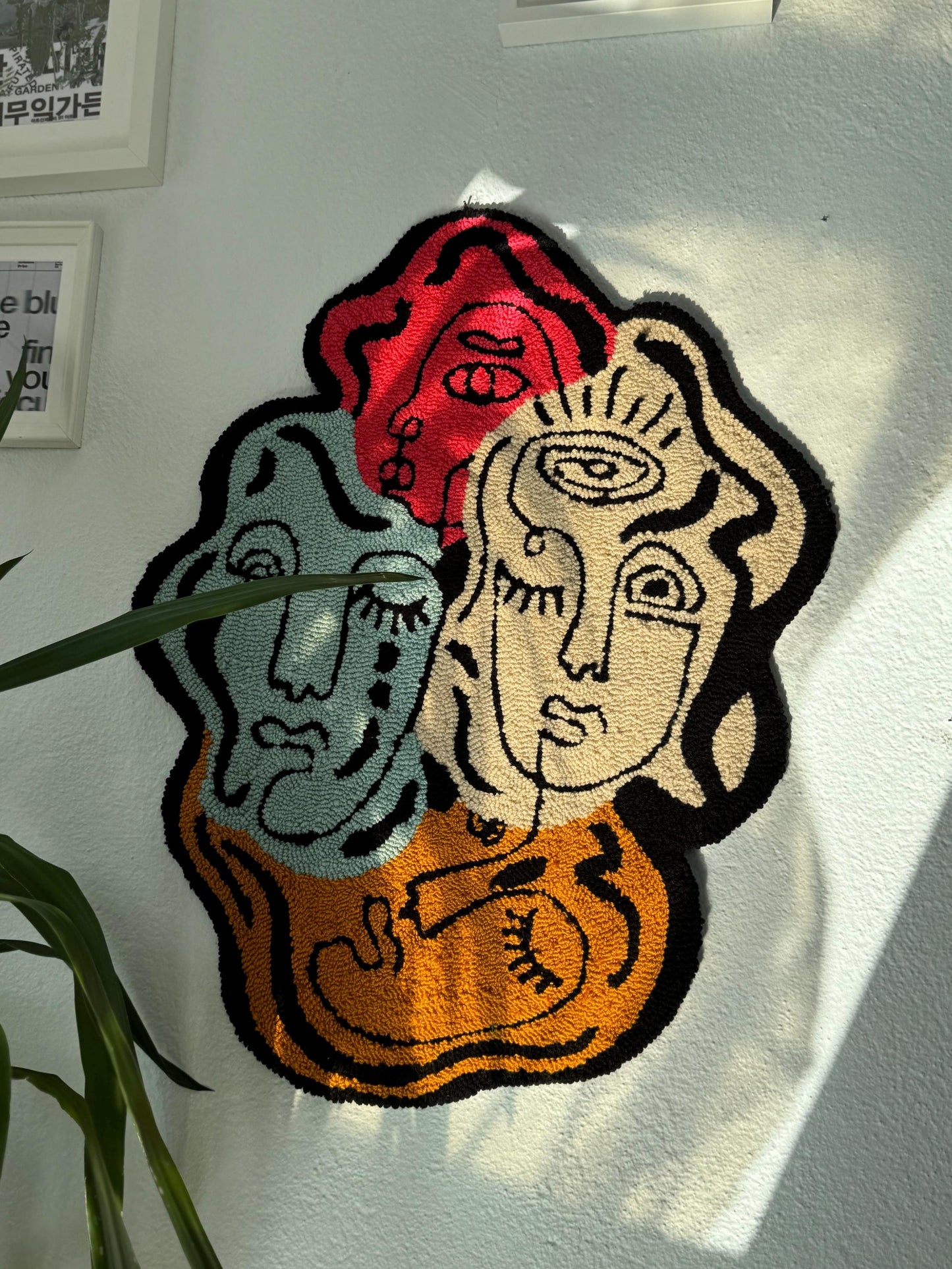 Handmade Tufted Rug Abstract Faces Colorful Wall Hanging Carpet Modern Art Design Home Decor with Hanging Back 75x60cm