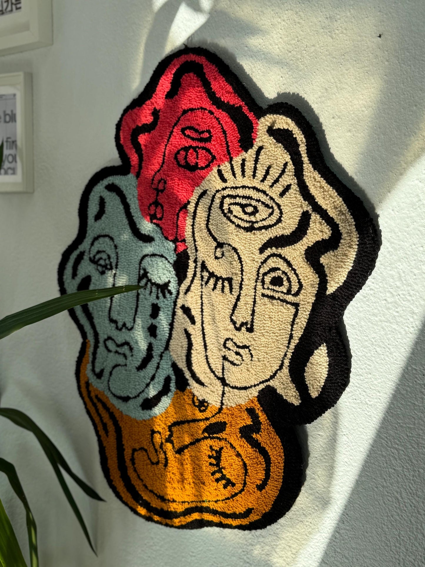 Handmade Tufted Rug Abstract Faces Colorful Wall Hanging Carpet Modern Art Design Home Decor with Hanging Back 75x60cm