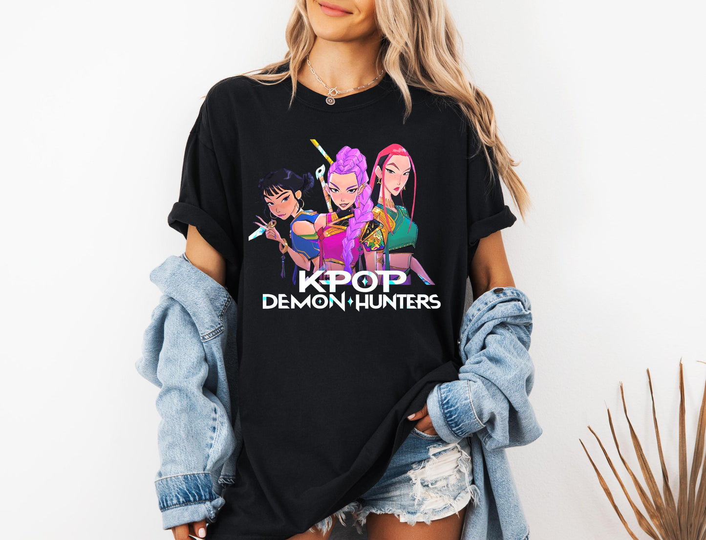 Huntrix Girls Shirt, Kpop Demon Hunters T-shirt, Vintage Huntrix Shirt, Huntrix Fan Shirt Gift, Rumi Zoey Mira Graphic Shirt, Kpop Huntrix