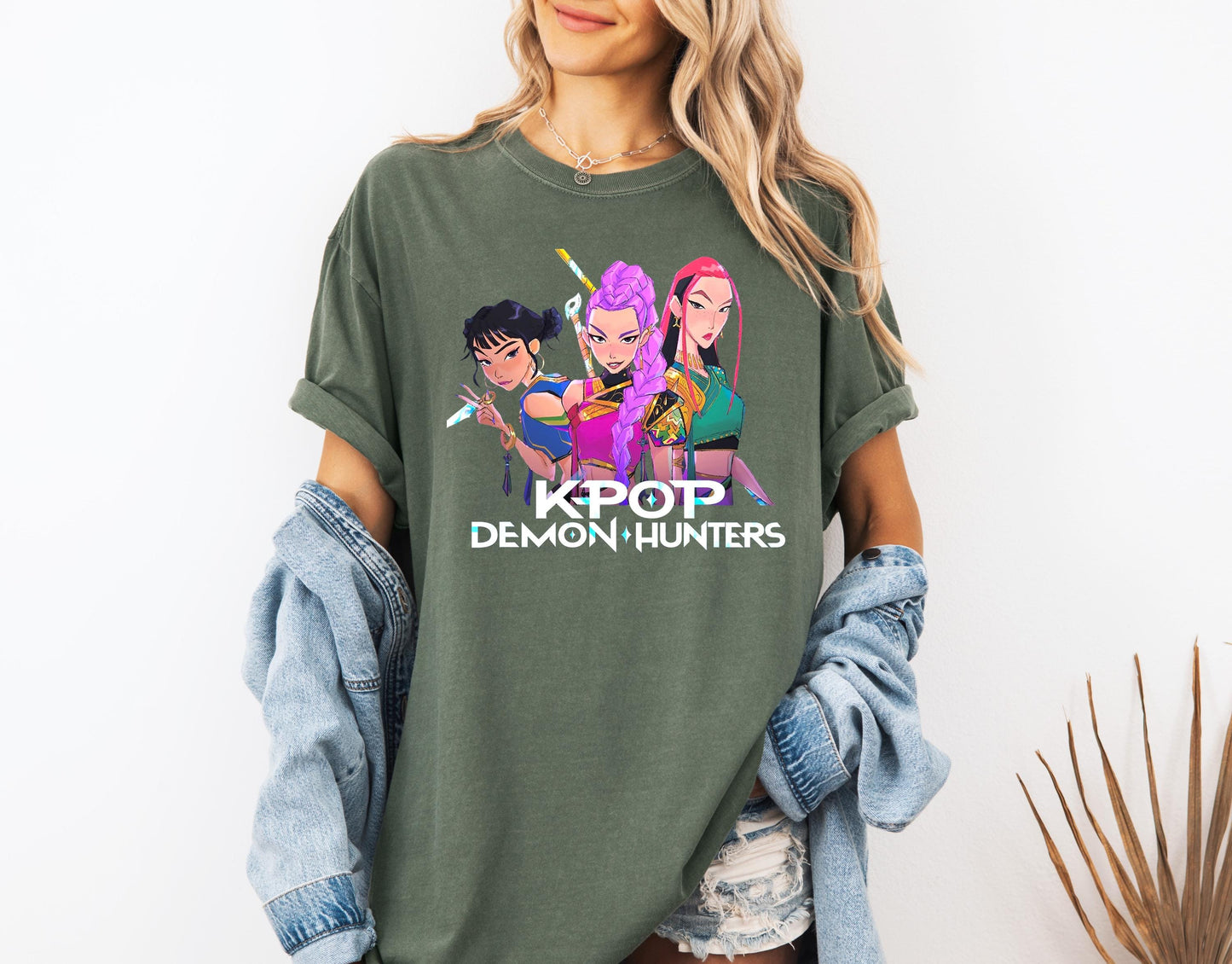Huntrix Girls Shirt, Kpop Demon Hunters T-shirt, Vintage Huntrix Shirt, Huntrix Fan Shirt Gift, Rumi Zoey Mira Graphic Shirt, Kpop Huntrix