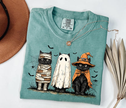 Comfort Colors® Halloween Cat Shirt, Ghots Cat Shirt, Retro halloween Shirt, Halloween Cat Mama Shirt, Autumn Shirt, Black Cat Shirt