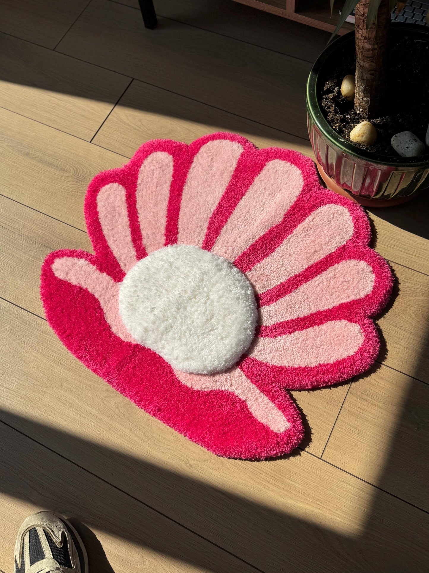 Handmade 3D Pearl Shell Tufted Rug Pink Aesthetic Seashell Floor Mat for Bedroom Bathroom Vanity Area Decor Soft Carpet 70x65cm Gift Idea