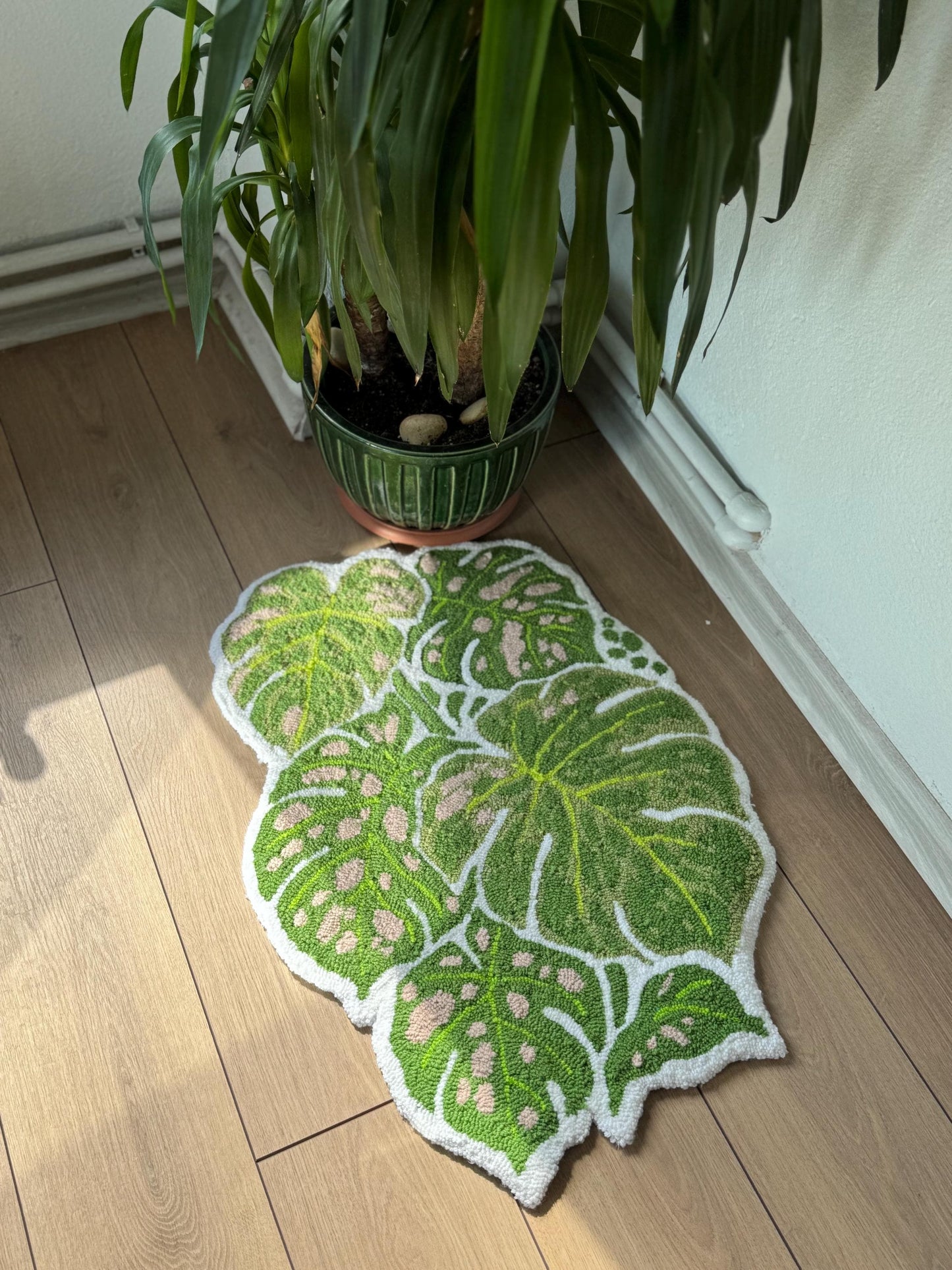 Handmade Tufted Rug Monstera Leaf Design Green Tropical Plant Shaped Carpet Nature Inspired Boho Home Decor 80x55cm