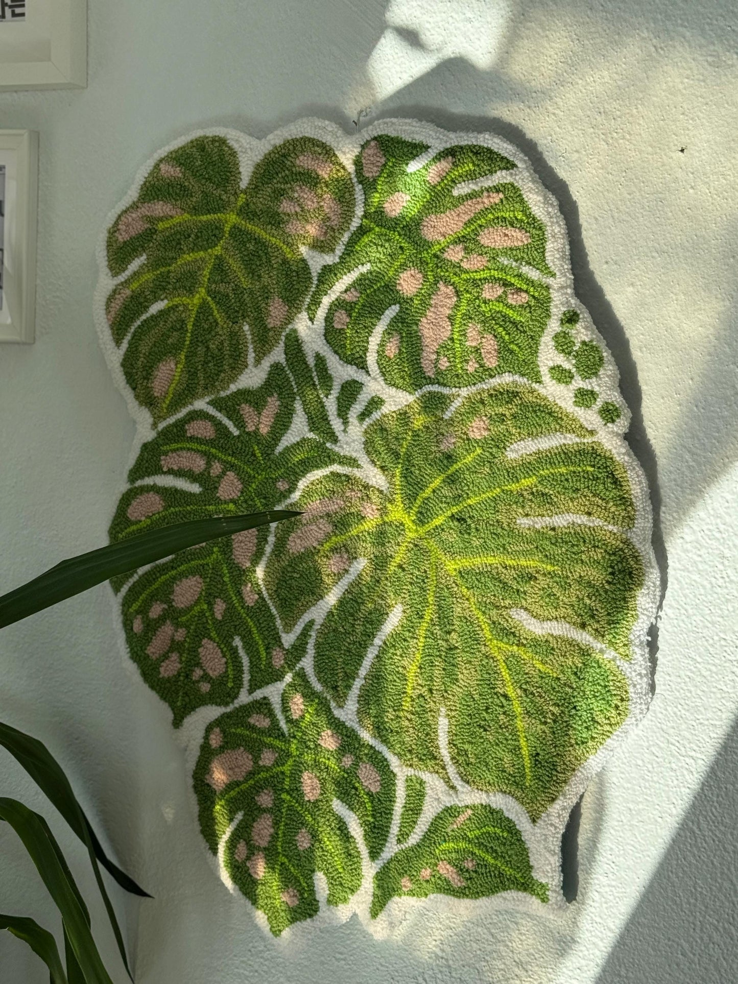Handmade Tufted Rug Monstera Leaf Design Green Tropical Plant Shaped Carpet Nature Inspired Boho Home Decor 80x55cm