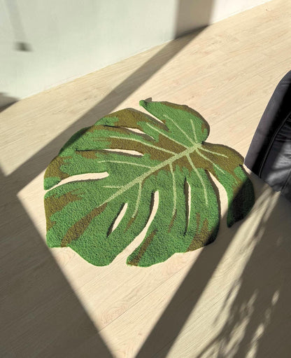 Handmade Monstera Leaf Tufted Rug: Tropical Plant Decor
