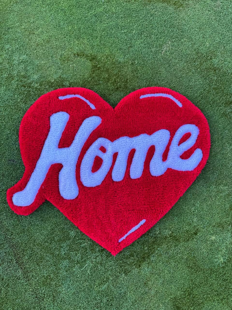 Heart-shaped tufted rug – Handmade love rug, romantic home decor, Valentine’s gift, cozy heart carpet, fluffy rug, custom design
