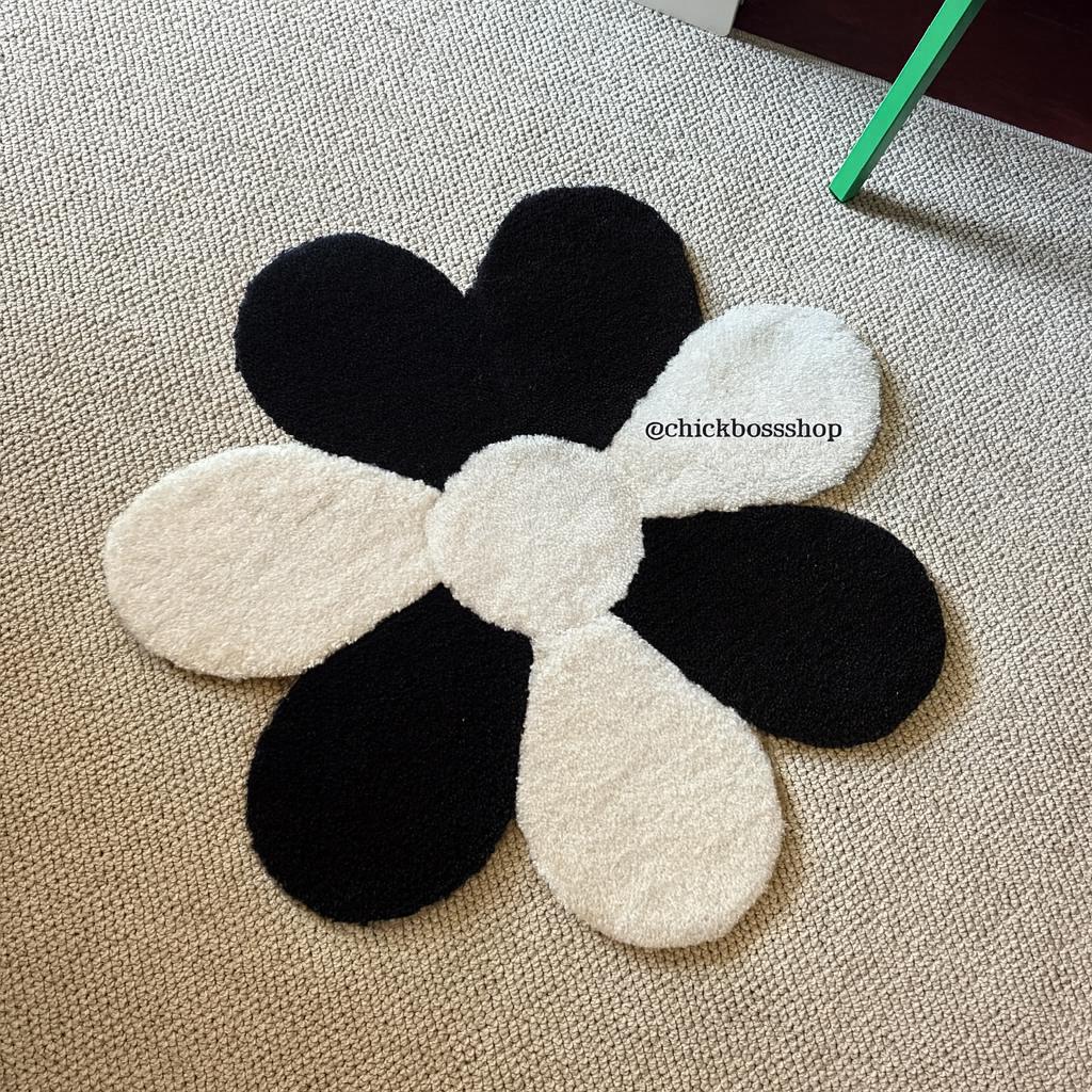 Black White  Flower Tufted Rug -  Boho Home Decor Tufting - Retro Style Aesthetic Handmade Tufted Rugs