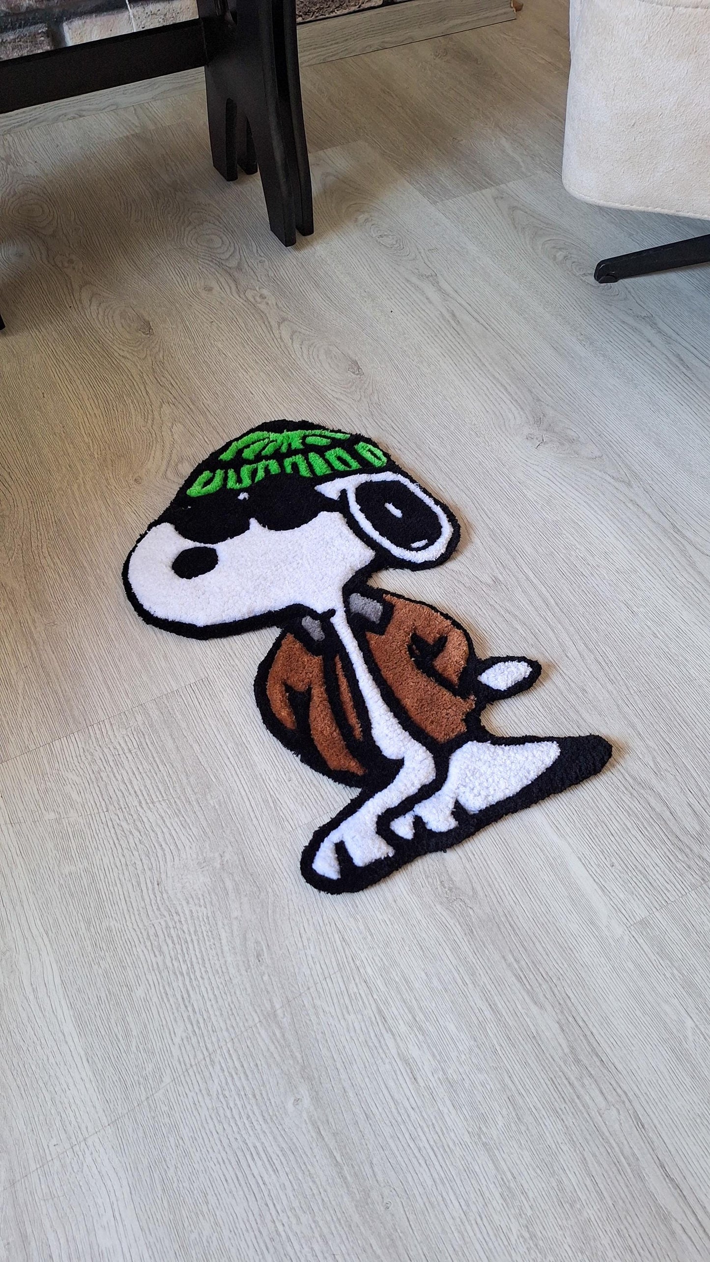 Handmade Tufted Snoopy Rug: Cartoon Accent Rug, Wall Art