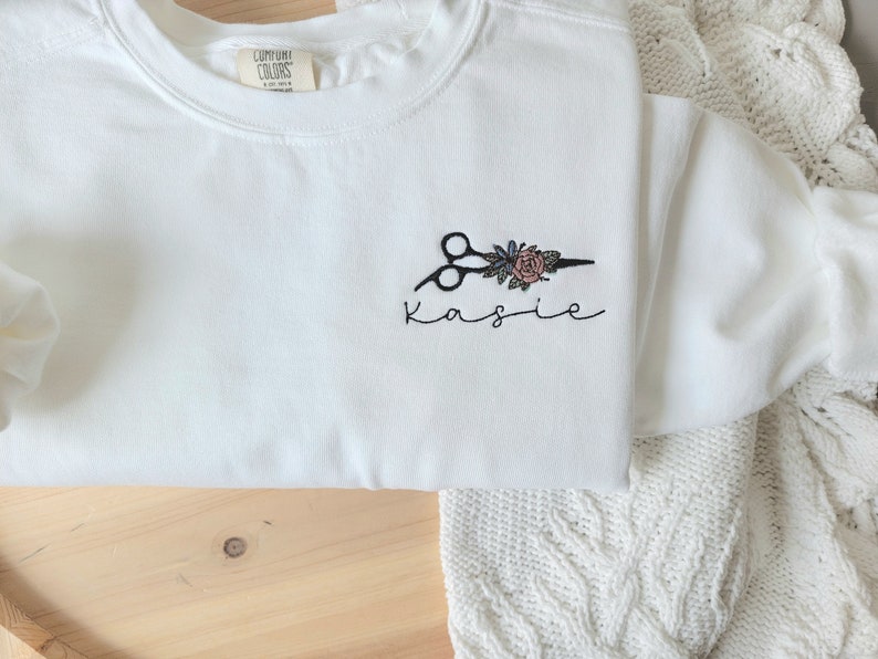 Custom Hairstylist Sweatshirt-Personalized Sweatshirt-Embroidered Sweatshirt-Crewneck-Garment Dyed Sweatshirt-Mama Sweatshirt with name