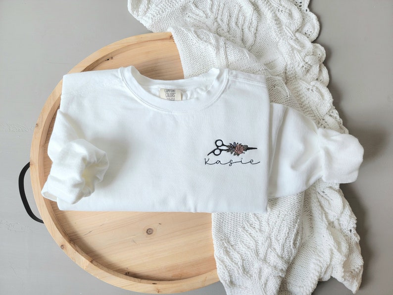 Custom Hairstylist Sweatshirt-Personalized Sweatshirt-Embroidered Sweatshirt-Crewneck-Garment Dyed Sweatshirt-Mama Sweatshirt with name