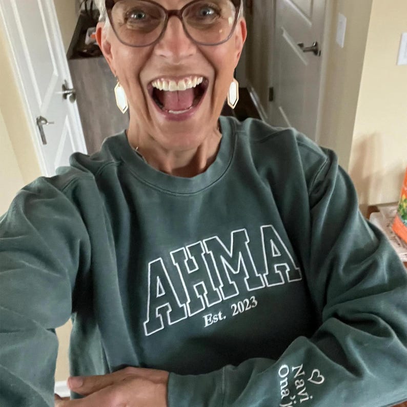 Geansaí Bróidnéireachta Cat Dubh nó Hoodie, Bronntanas Cat Dubh