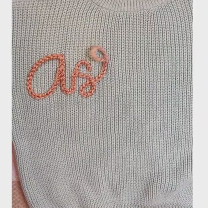 Ainm Bróidnithe Lámh Pearsantaithe Geansaí Leanbh, geansaí Ainm Leanbh Saincheaptha, Geansaí Bándearg do Chailíní gan Ainm, Bronntanas Breithlá Do Chailíní Babaí 