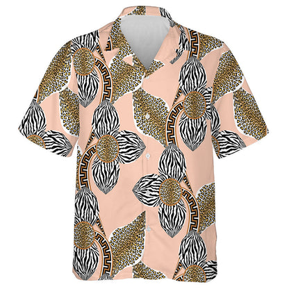 Bláthanna Coimhthíocha Le Liopard Riabhach Agus Móitífeanna Gréagacha Léine Haváís, Bronntanas Léine Haváís, Bronntanas Nollag