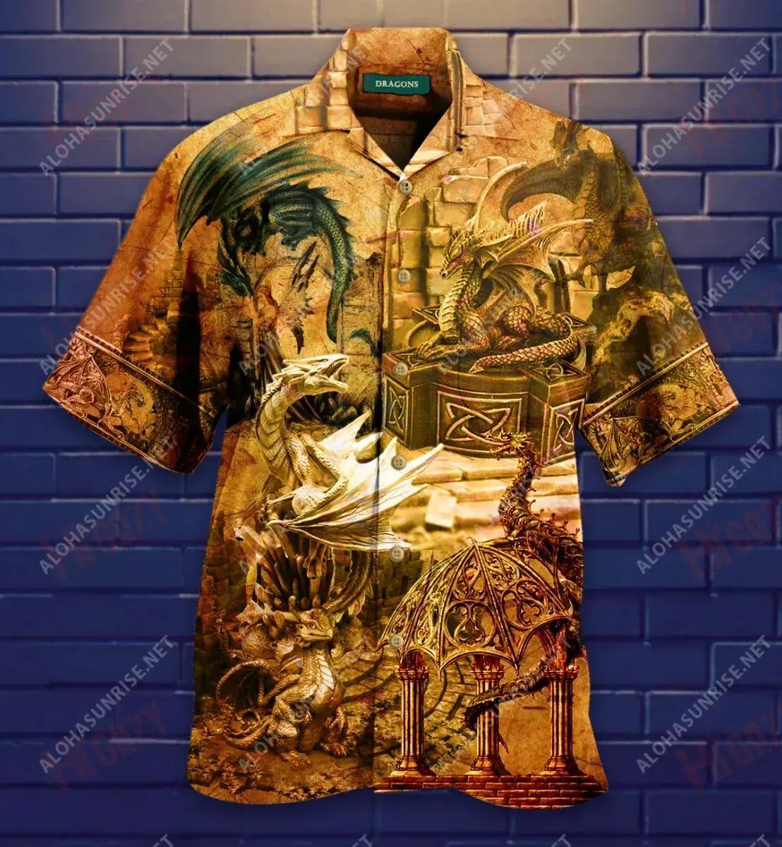 Tá gach Caisleán cosanta ag Dragons Léine Gearr Haváís Laethanta Saoire Gearr Muinchille Léinte Haváís Saincheaptha Patrún Léine Haváís, Bronntanas Léine Haváís, Bronntanas Nollag