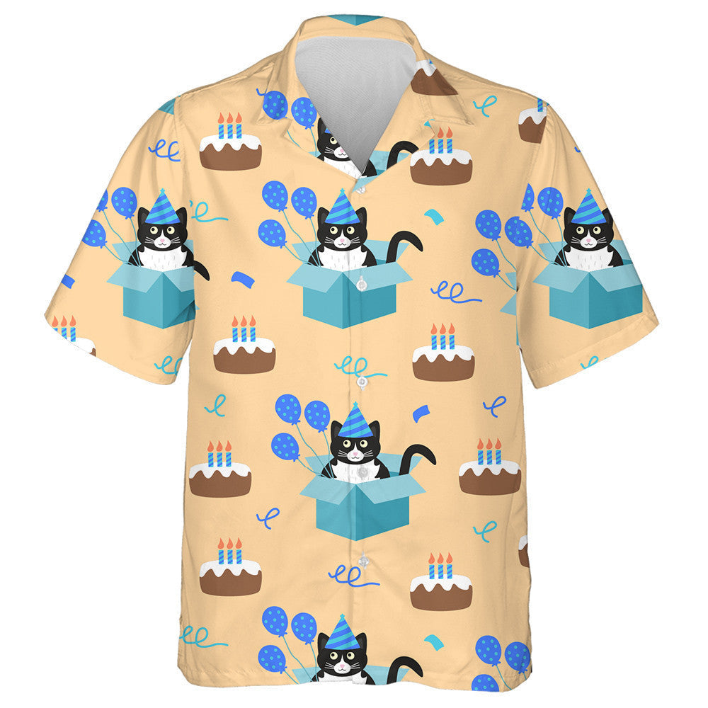 Cat Dubh gleoite ina Suí I mBosca Cairtchláir Léine Haváís, Bronntanas Léine Haváíais, Bronntanas Nollag