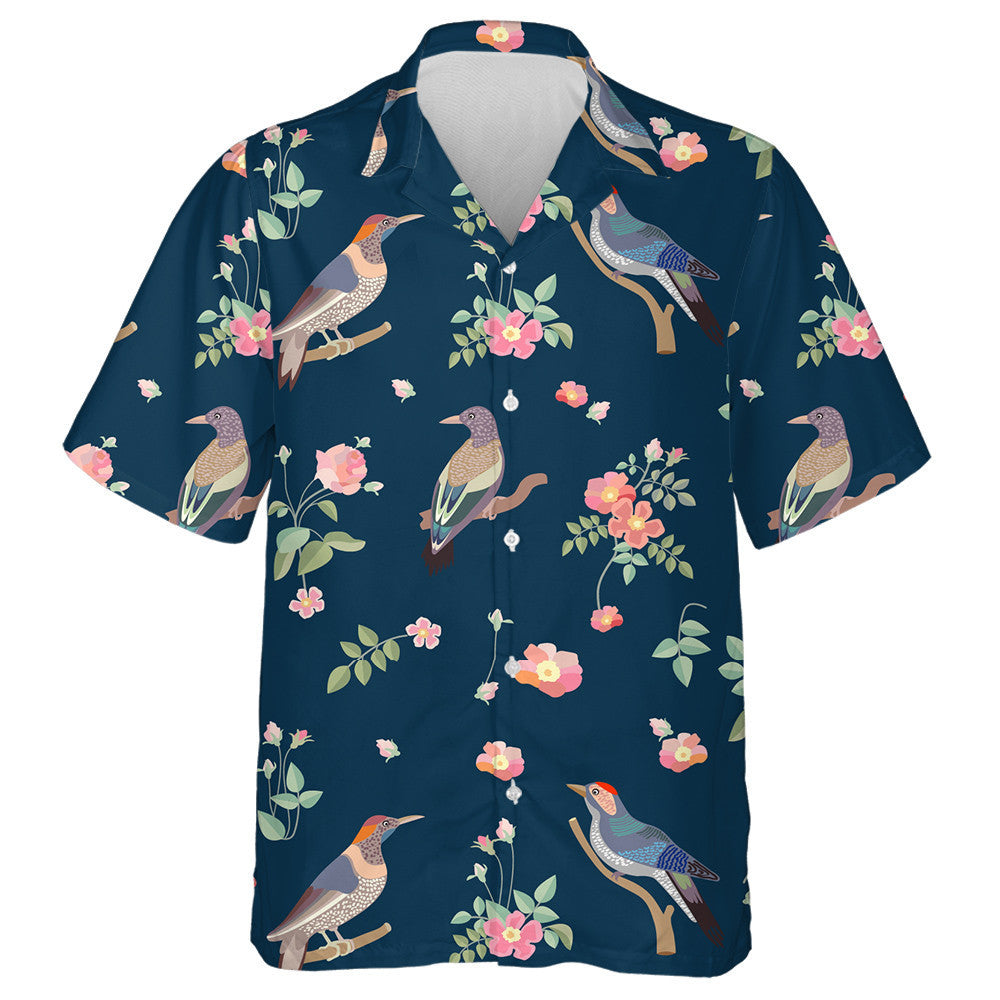 Éin agus Rósanna faoi Bhláth ar Chúlra Dorcha Gorm Léine Haváíais, Bronntanas Léine Haváíais, Bronntanas Nollag