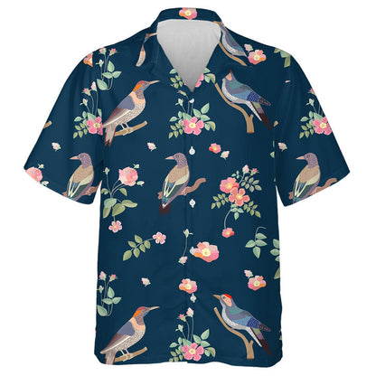 Éin agus Rósanna faoi Bhláth ar Chúlra Dorcha Gorm Léine Haváíais, Bronntanas Léine Haváíais, Bronntanas Nollag