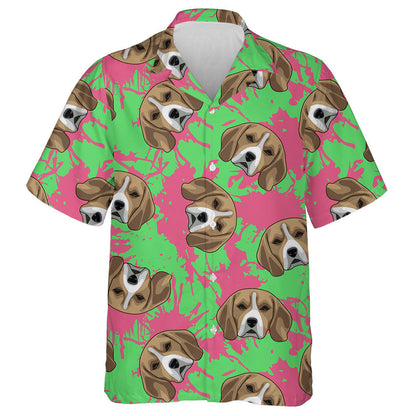 Beagle Liath Agus Péint Bándearg ag Fáscadh Ar Léine Glas Haváís, Bronntanas Léine Haváíais, Bronntanas Nollag