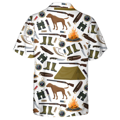 Trealamh Seilge Agus Madra Fiach ar Chúlra Bán Léine Haváís, Bronntanas Léine Haváís, Bronntanas Nollag