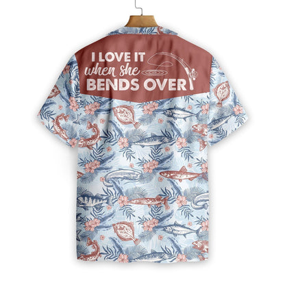 Is breá léi é nuair a chromann sí thar phatrún iascaireachta Léine Haváís, Bronntanas Léine Haváíais, Bronntanas Nollag