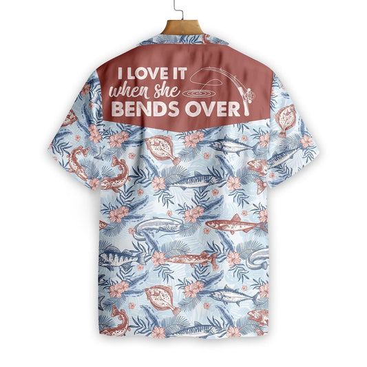 Is breá léi é nuair a chromann sí thar phatrún iascaireachta Léine Haváís, Bronntanas Léine Haváíais, Bronntanas Nollag